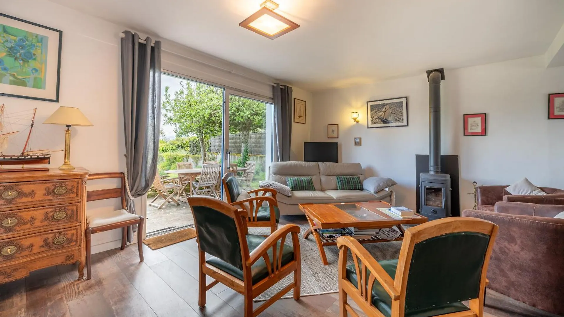 La Maison Aux Volets Bleus Arzon 0*,